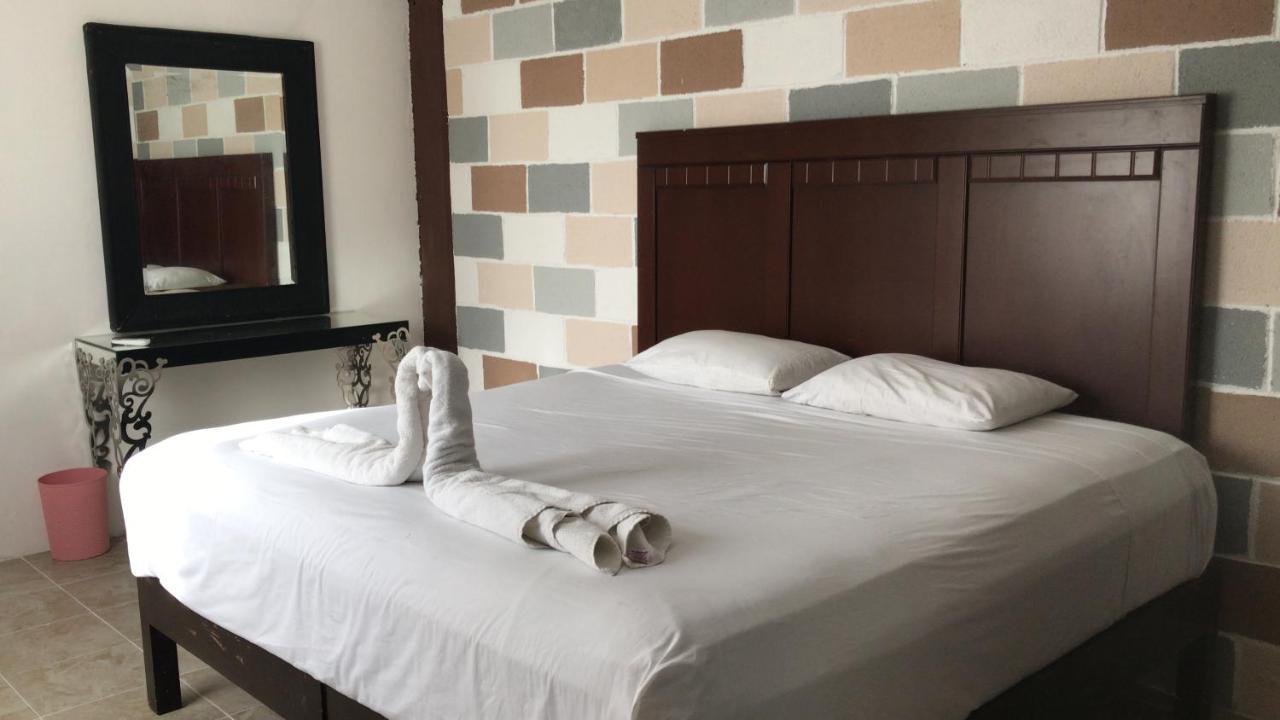 Lobo Inn ตูลุม ภายนอก รูปภาพ